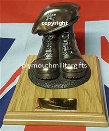 REME Regiment Presentation Boot & Beret Figure Light Oak base